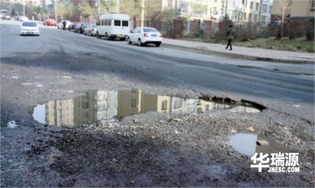 开车时必须要注意不是任何道路都能走，小心汽车轮胎爆胎