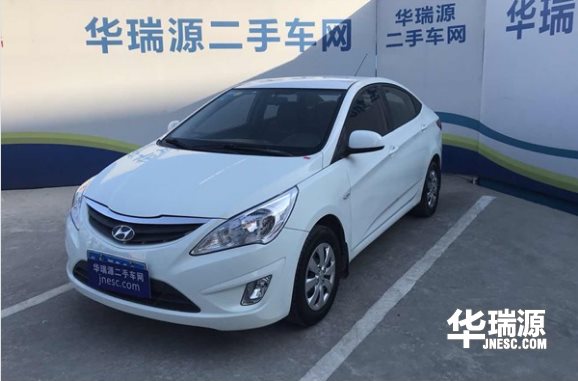 代步小车现代瑞纳，内饰整洁，整体车子的状况好
