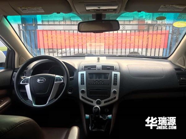 比亚迪首款SUV—比亚迪S6,全家出游无负担,4.2万就可开回家