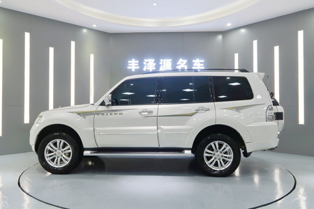 襄阳二手三菱帕杰罗 2019款 帕杰罗（进口）V97  3.8L 五门GLS 天窗 双差 中东版